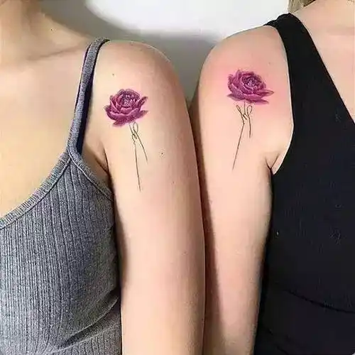 03.粉丝纹身从小是爷爷奶奶带大的,所以我希望她们陪伴我一辈子.