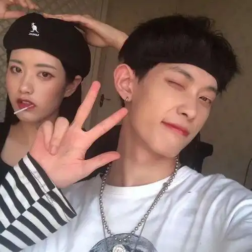 二兽:潮流恩爱魅力一对两张真人情侣头像