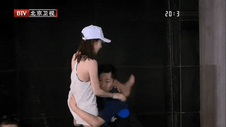 左小青舞蹈彻底放飞自我