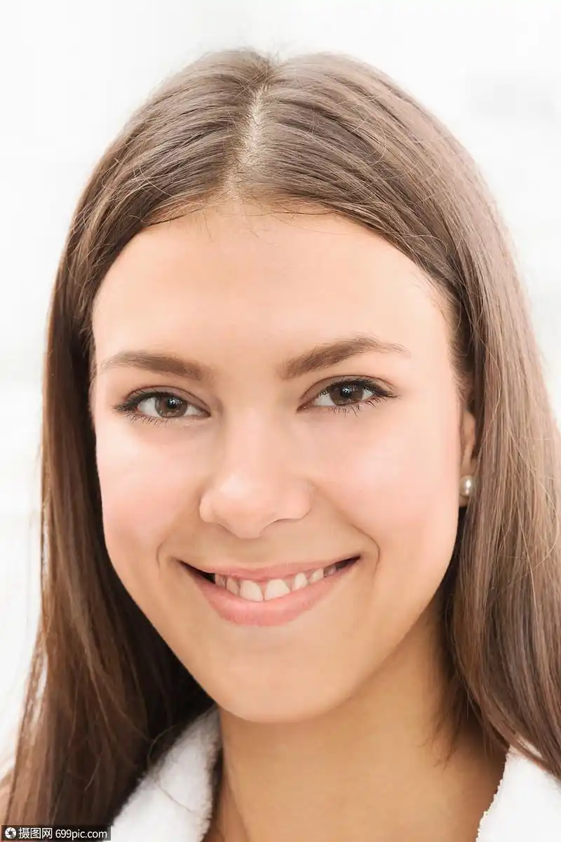 女子笑脸特写