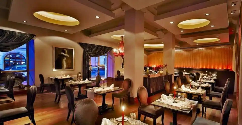 西餐厅餐饮装修效果图