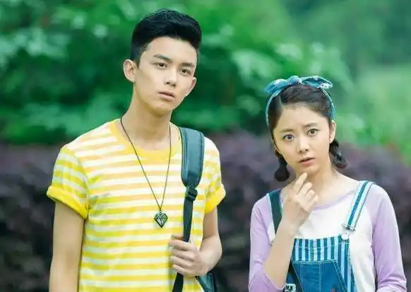 再次展示高情商,吴磊给张子枫换话筒,宛如霸道总裁般帅气_细节_耿直