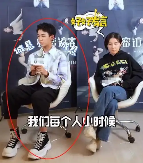 15岁荣梓杉身高182cm,时隔3年再跟张子枫同框,确定不是哥哥?