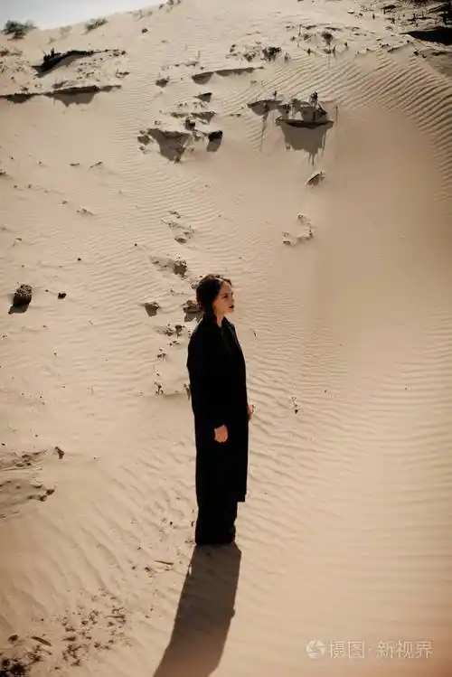 沙漠女孩黑色