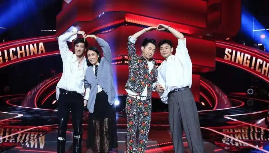 那英首次回应冠军内定传闻,回归《好声音》,是因为她休息好了_中国