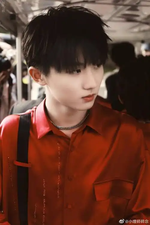 马嘉祺|红衣造型 我们嘉祺好适合红色!明亮吸睛的小红玫瑰