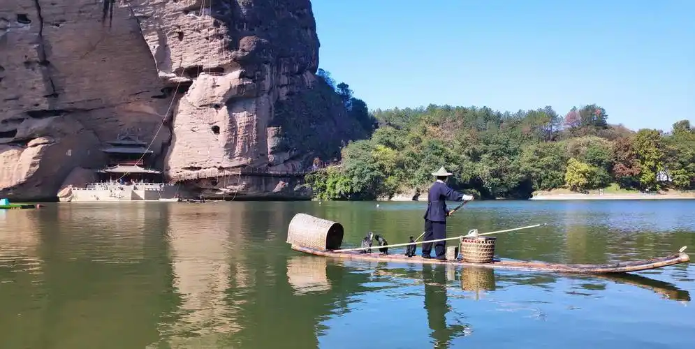 走进鹰潭龙虎山,泛舟泸溪河观赏丹霞地貌风景_景区_两岸_旅游