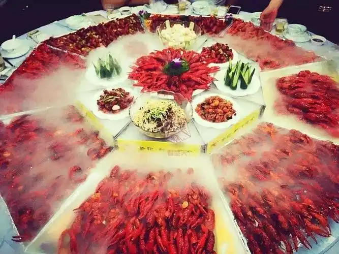 据说最近流行全虾宴 20斤起售1888元一桌