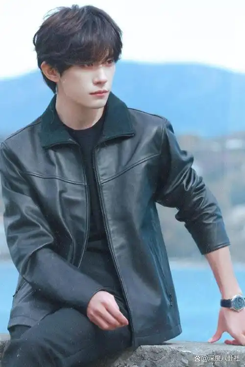 易烊千玺恋情曝光?这个让人们都羡慕的女生究竟是谁!