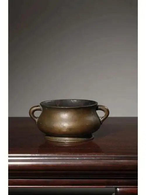 大明宣德年制款蚰龙耳炉