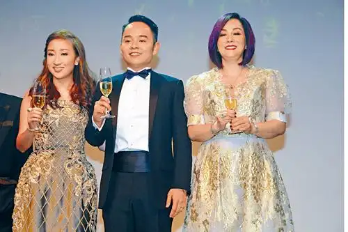 刘嘉玲关之琳 同场互当透明 毛玉萍娶新抱 前澳洲总理改歌赠兴