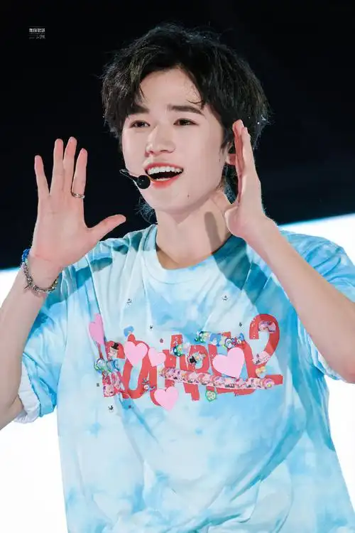 十九无垠轩邈近云霄#@时代少年团-宋亚轩邀你开启嘴角上扬魔法,笑一个