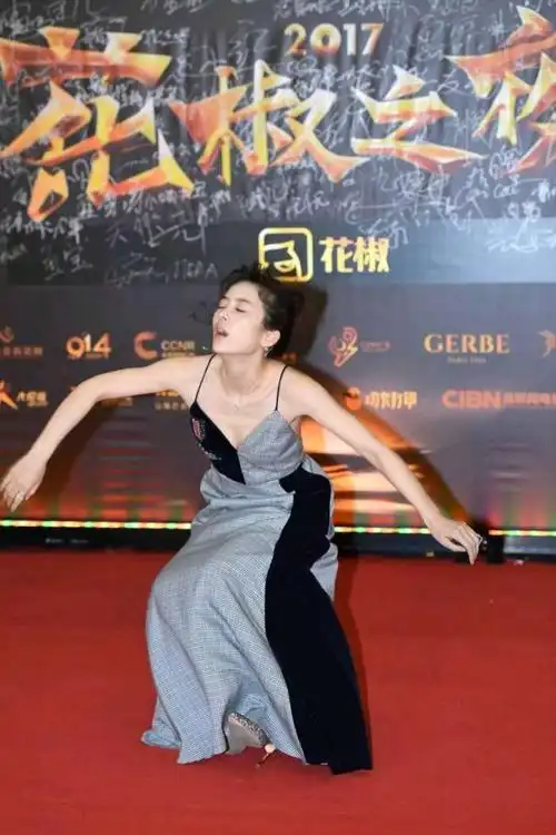 27岁赵韩樱子出席活动,体力透支突然晕倒?网友:心疼她!