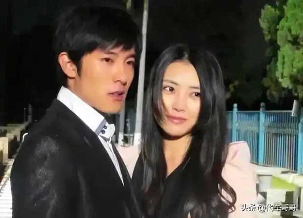 "北电校草"季肖冰被曝隐婚当爸:女友孕肚明显好事将近