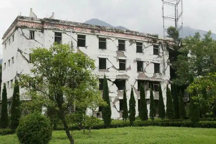 汶川大地震漩口中学遗址