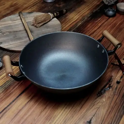梁氏父子3代家用滕州铁锅老式涂层生铁炒锅炒锅
