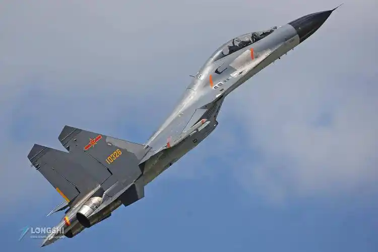 在战斗机的研制上,包括歼-10系列和歼-11系列等刚开始都是使用了国外
