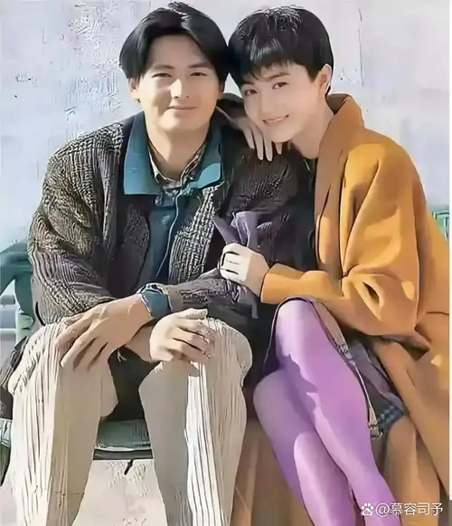 1986年周润发和林青霞的合影,那时候他们长得很像呀,好有夫妻相! ?