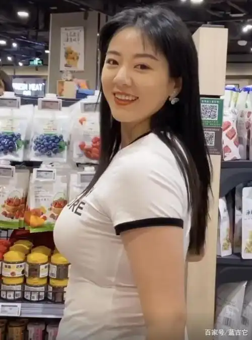 140斤美女火了,一回头,网友:脸不脸不重要,关键喜欢你这身材