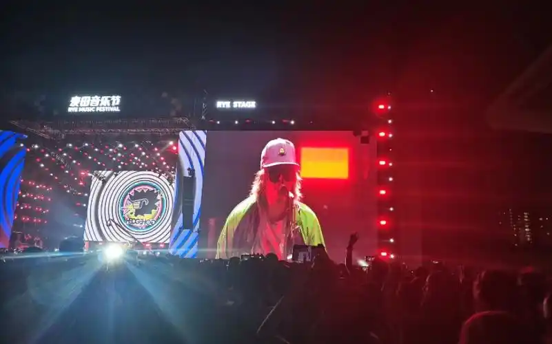 《赤子呓语一生梦》2021青岛麦田音乐节刺猬现场