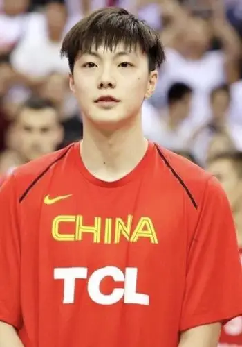 我的天,请接收一枚又帅又能打的小哥哥胡明轩