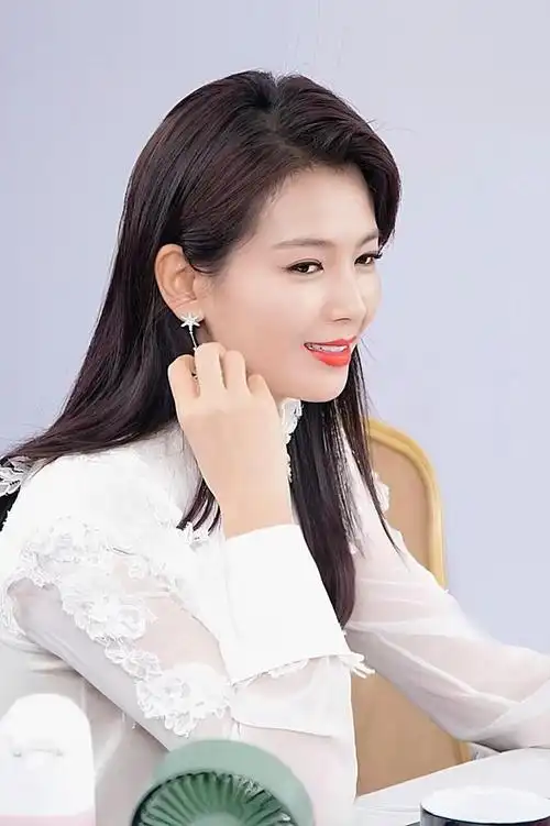 刘涛,1978年7月12日出生于江西省南昌市西湖区,毕业于广东外语外贸