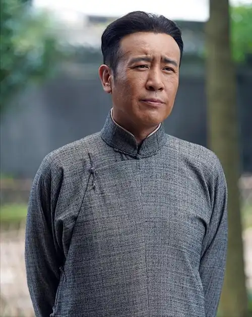 于和伟简历个人资料简介 :40岁大器晚成,绯闻不要紧,糟糠之妻不能丢