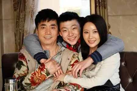 《老爸太囧》厦门热拍 范明邓英"离婚"争孩子(图)