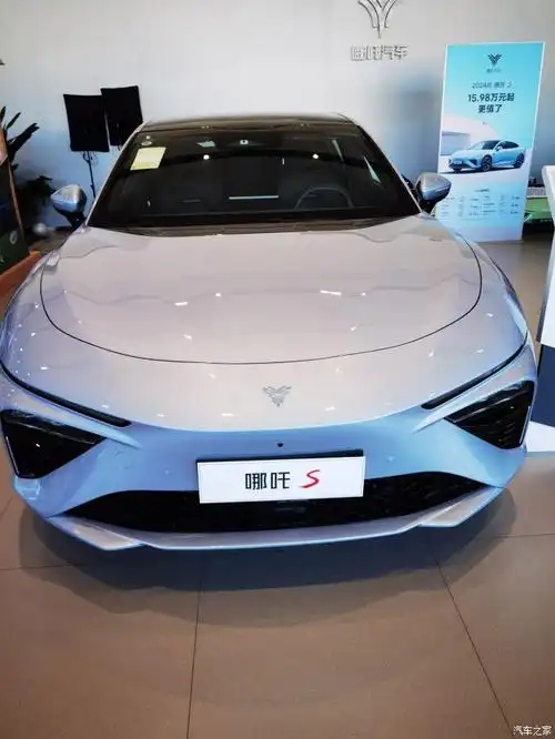 哪吒汽车纯电动轿跑