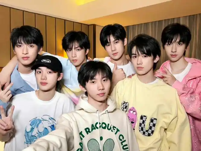 时代少年团夏夜自拍照