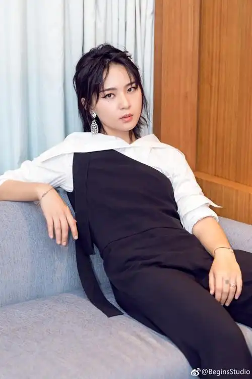 p>周笔畅,1985年7月26日出生于湖南省长沙市,华语流行乐女歌手,词曲