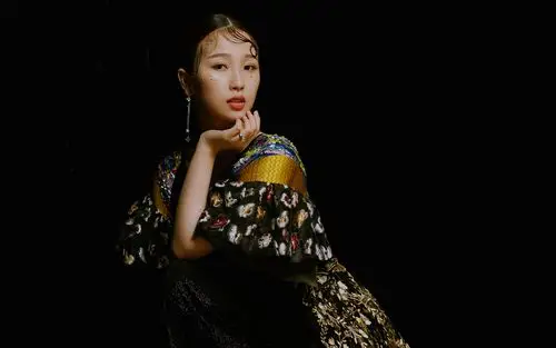 虞书欣性感复古写真桌面壁纸