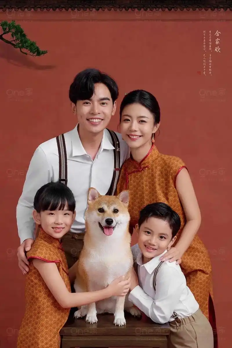 one家专业全家福拍摄在古典韵味中描绘出一家四口的温馨 - 抖音
