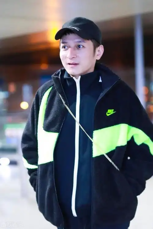 李维嘉的奇特习惯,摸耳垂入睡,你敢相信吗?