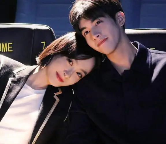 168宋茜同框182宋威龙,有谁注意他们的腿长,居然是一模一样