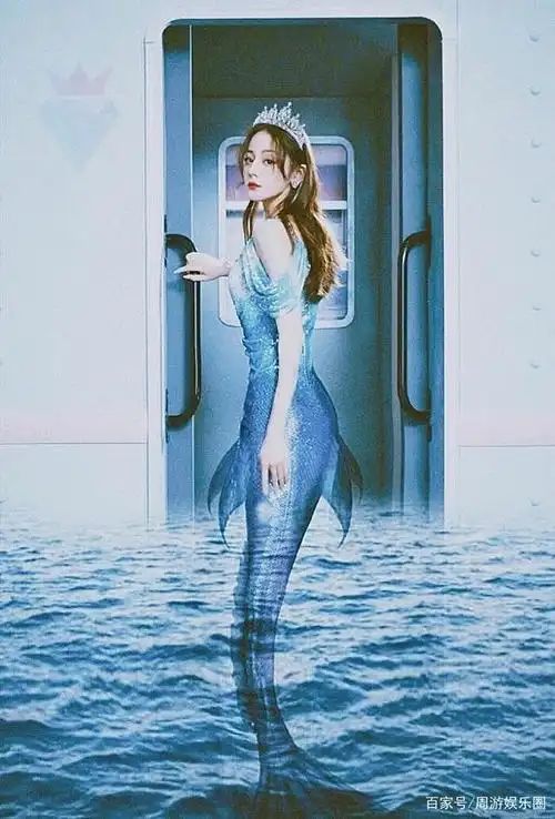 当女星变成美人鱼,迪丽热巴像海里的精灵,angelababy充满了喜感