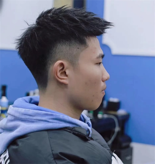 帅气前刺飞机头 18-40岁男生短发
