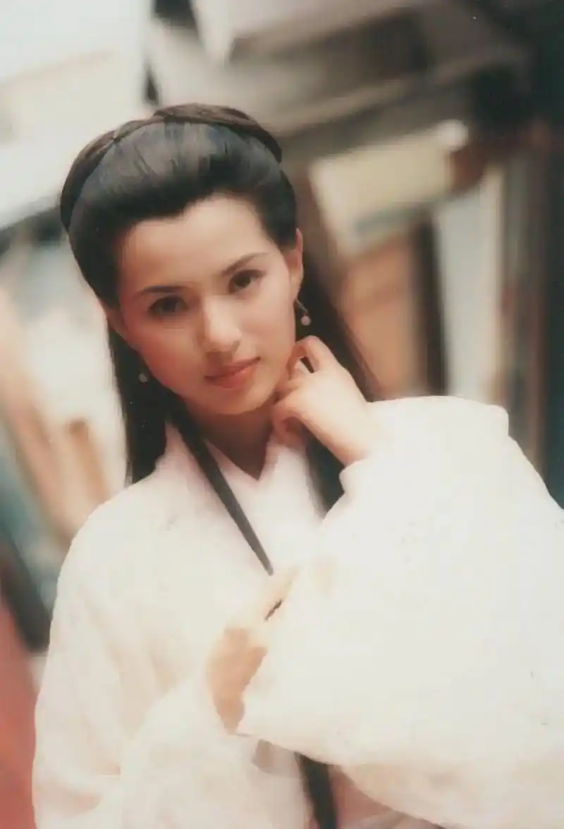 95版《神雕侠侣》,郭芙和郭襄两姐妹都很美,她们真不比小龙女差