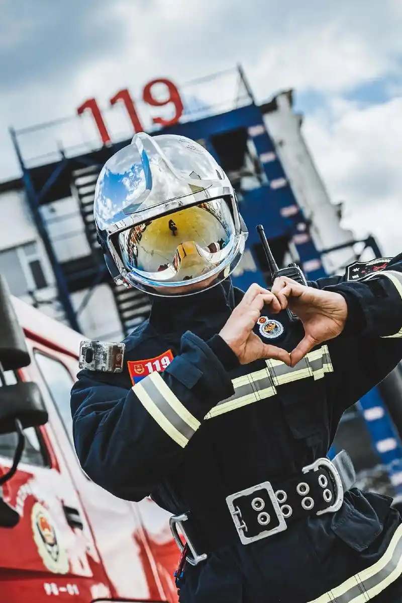 你们要的消防员高清壁纸来啦!#今日份安全感 - 抖音