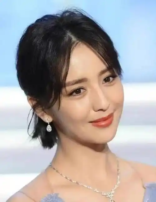 佟丽娅短发,气质优雅,清新靓丽,温婉迷人,明艳动人,太美了_短发