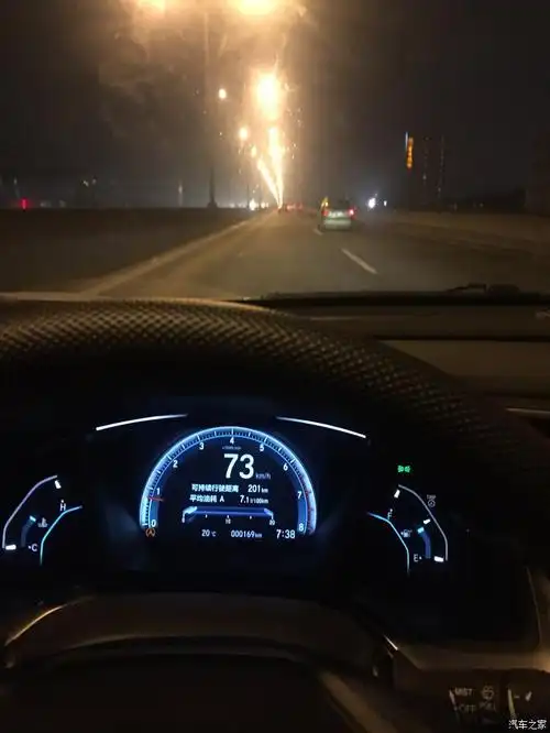 附上今天晚上高架上拍的一张照片