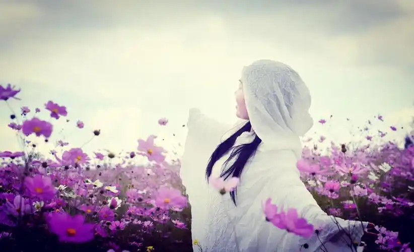 做个安静女子,保持着独立的品格,淡然坦然,清简自持.