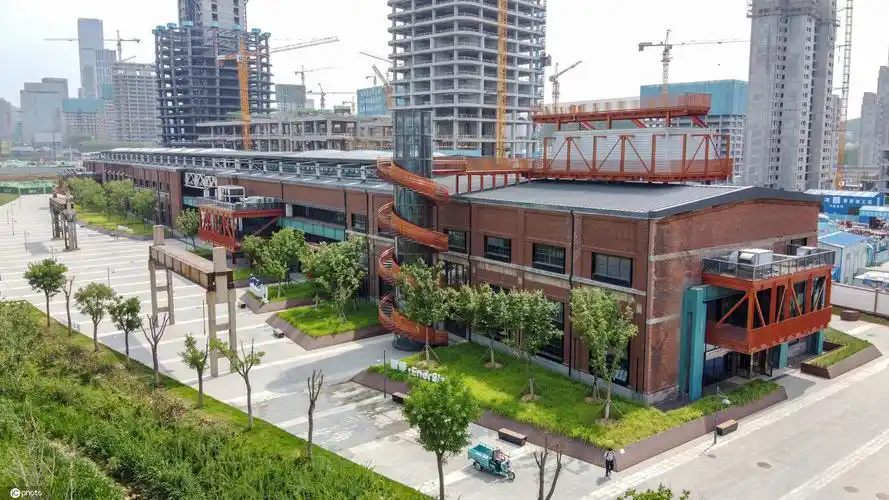 济南钢铁厂老厂房升级为金融城企业服务中心