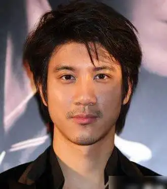 45岁王力宏出道26年来首度大变形象满脸络腮胡子很吓人