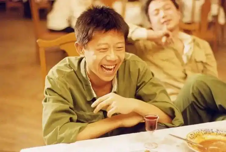 袁泉面对男友的绯闻,淡然处之,跟夏雨结婚后,携手一生