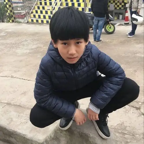 小时候的张真源