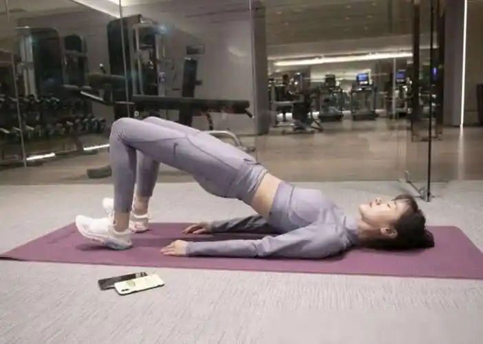 新晋小花袁冰妍,粉丝破千万,练起瑜伽来有模有样