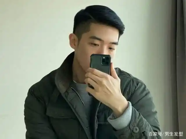 男生理发不要只会"稍微剪短",这5款发型阳光帅气,尽显潮男范