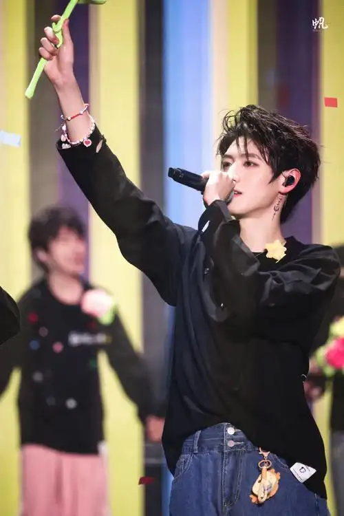 朱志鑫直拍##朱志鑫无袖##tf家族新年音乐会