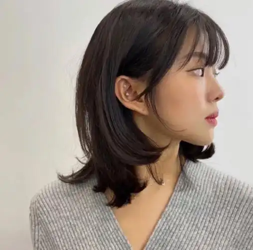 新年流行温柔内扣及肩发发型超甜的